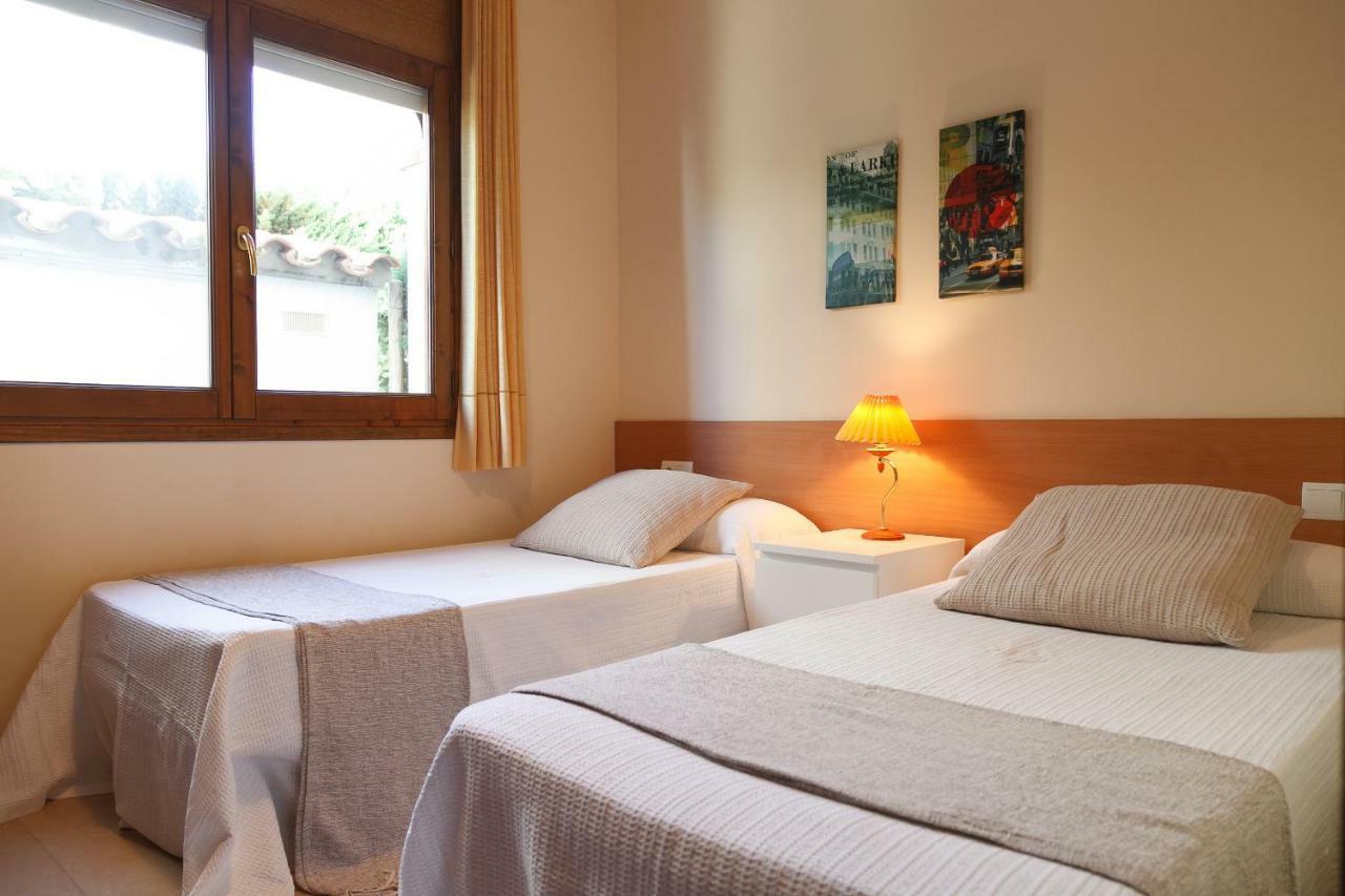 Uhc Bosque II Family Complex Villa Hospitalet De L'Infant Exterior photo